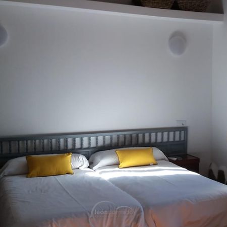 Leon Dormido Rooms & Apartments ポロップ エクステリア 写真