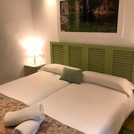 Leon Dormido Rooms & Apartments ポロップ エクステリア 写真