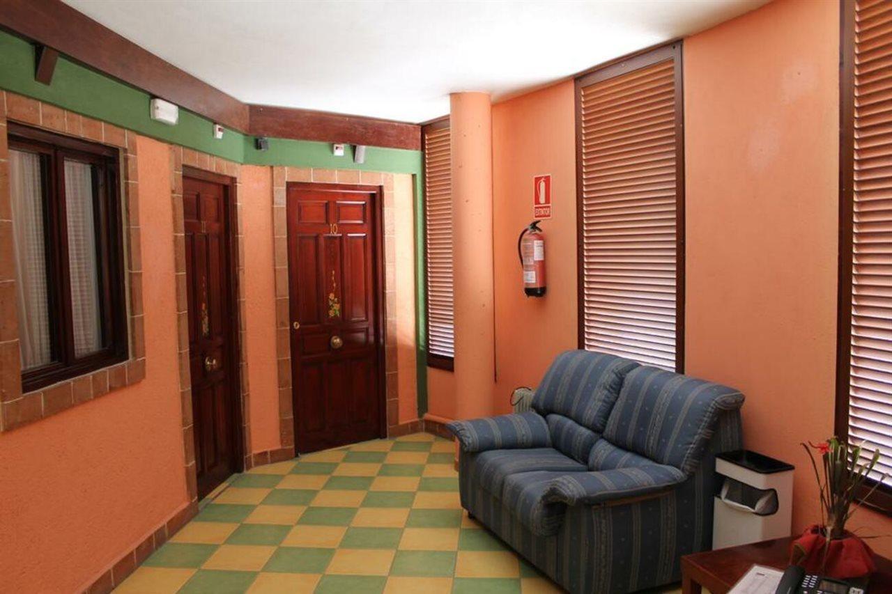 Leon Dormido Rooms & Apartments ポロップ エクステリア 写真