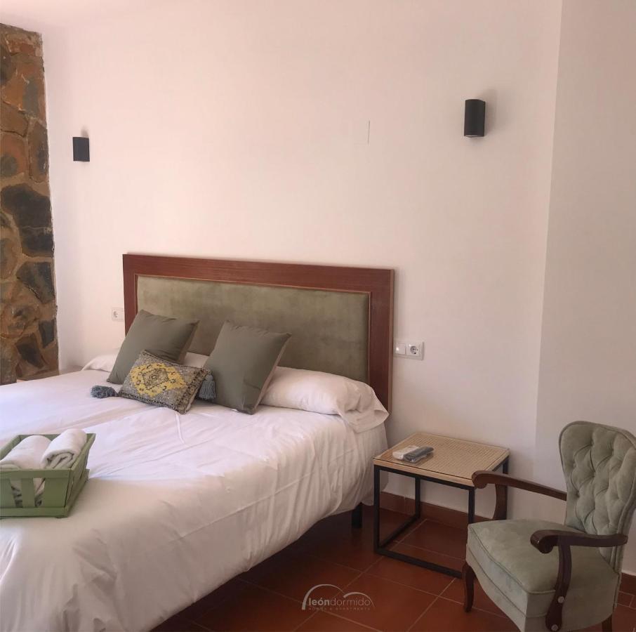 Leon Dormido Rooms & Apartments ポロップ エクステリア 写真