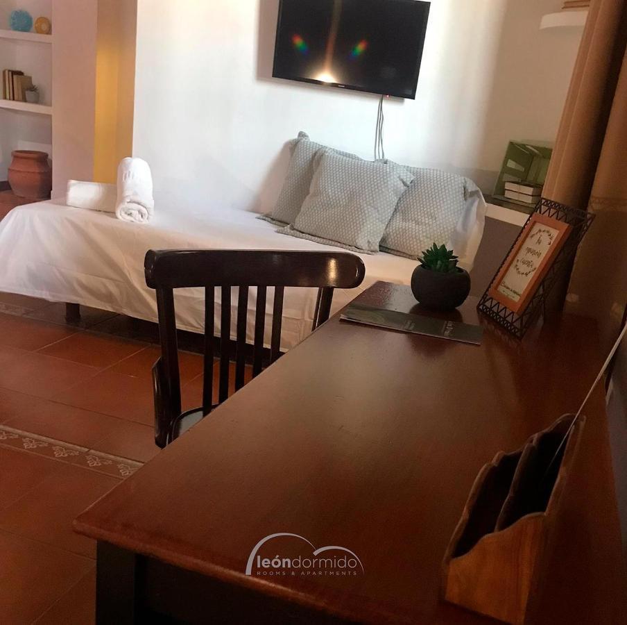 Leon Dormido Rooms & Apartments ポロップ エクステリア 写真