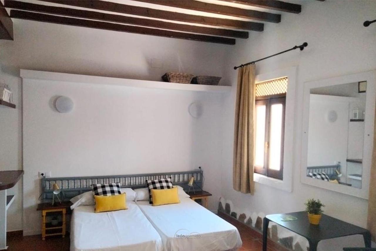 Leon Dormido Rooms & Apartments ポロップ エクステリア 写真