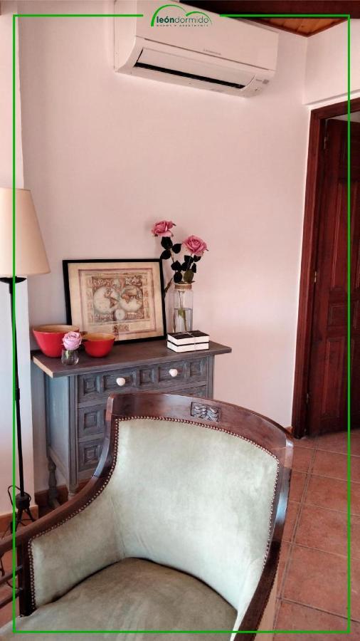 Leon Dormido Rooms & Apartments ポロップ エクステリア 写真