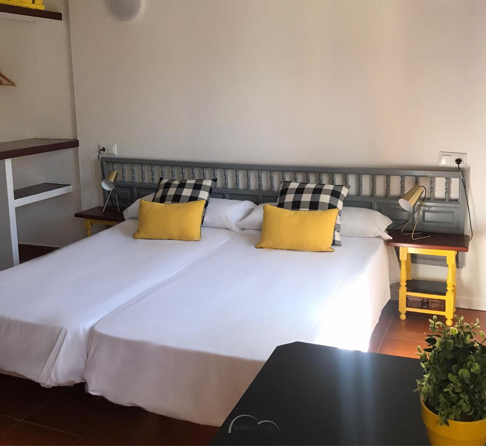 Leon Dormido Rooms & Apartments ポロップ エクステリア 写真